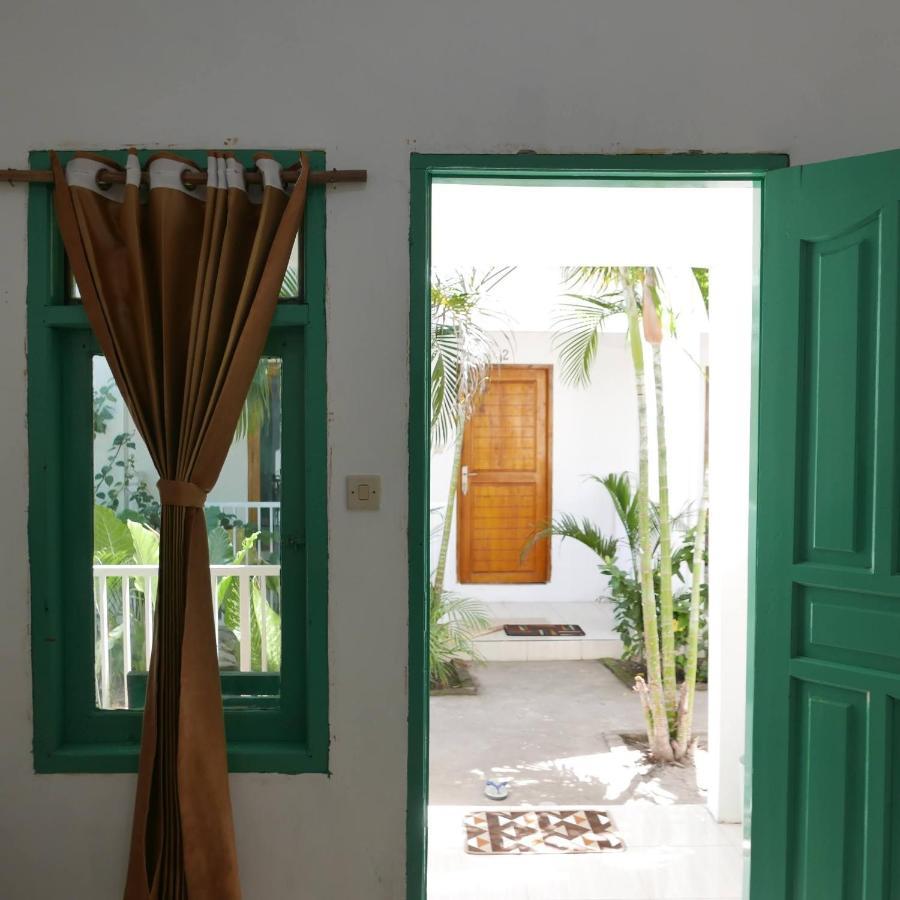 Rumah Side Apartment Gili Trawangan Exterior photo
