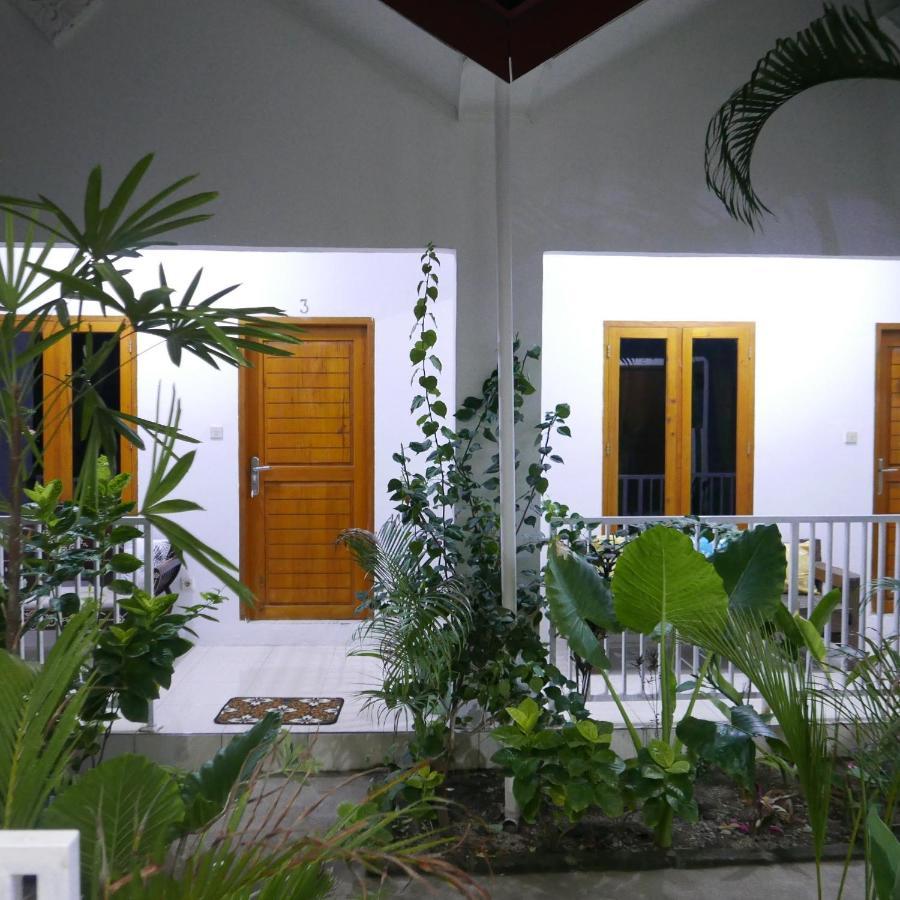 Rumah Side Apartment Gili Trawangan Exterior photo
